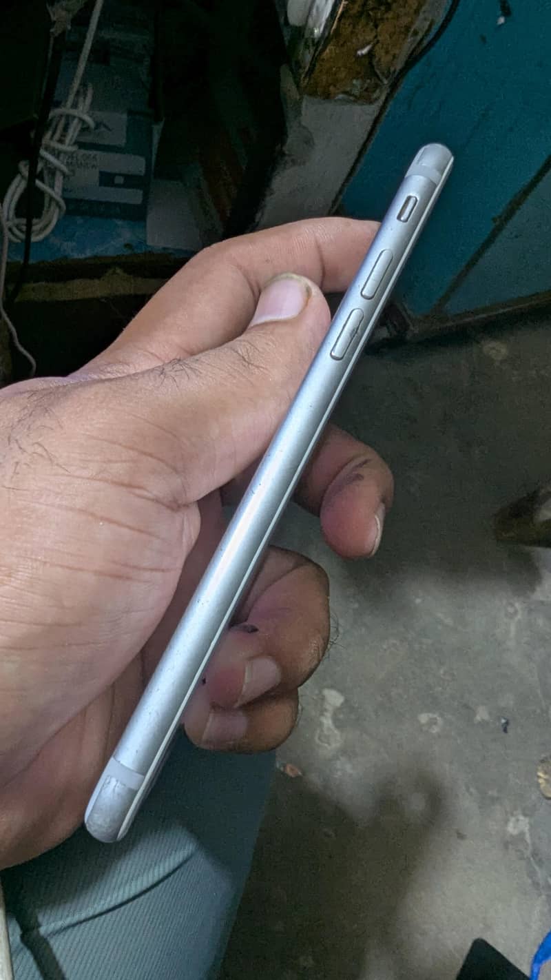 Apple iPhone 7 2