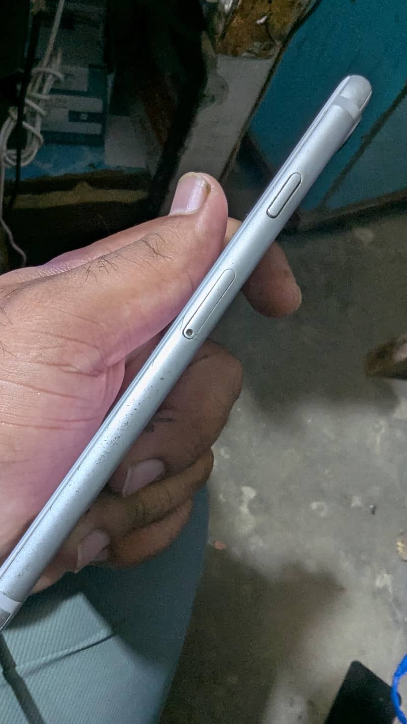 Apple iPhone 7 3