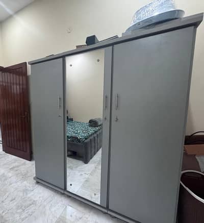 Wardrobe slightly used 3 door with secret drawer. Patex Lamination 50k
