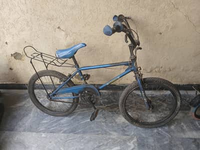 2 kids cycles. 8500 for big and 4500 for small cylce