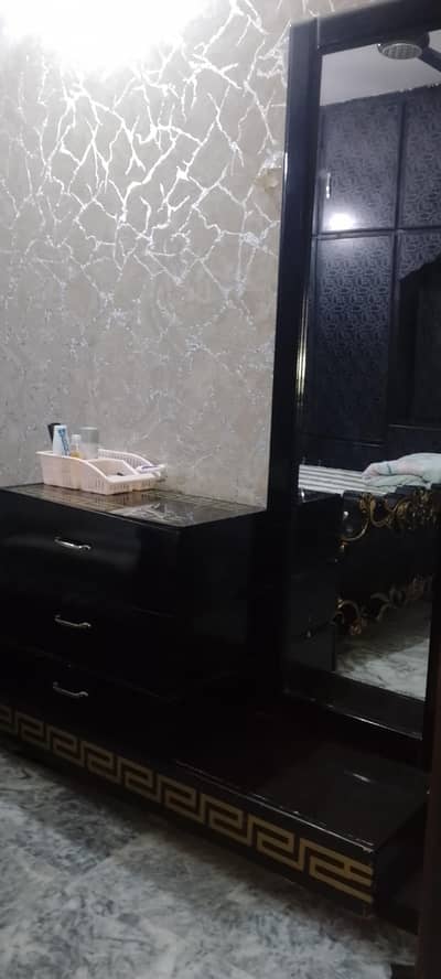 black dressing table and mirror