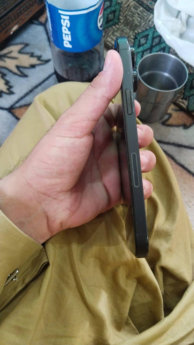 Apple iPhone 14 Pro Max 1