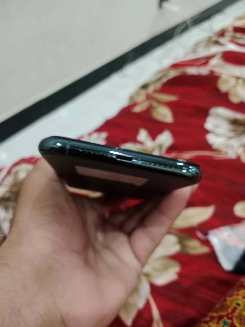 Apple iPhone 11 3