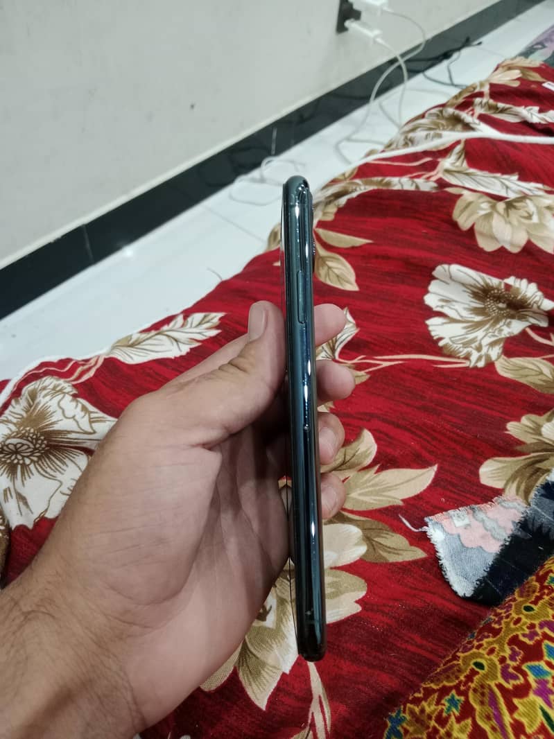 Apple iPhone 11 5