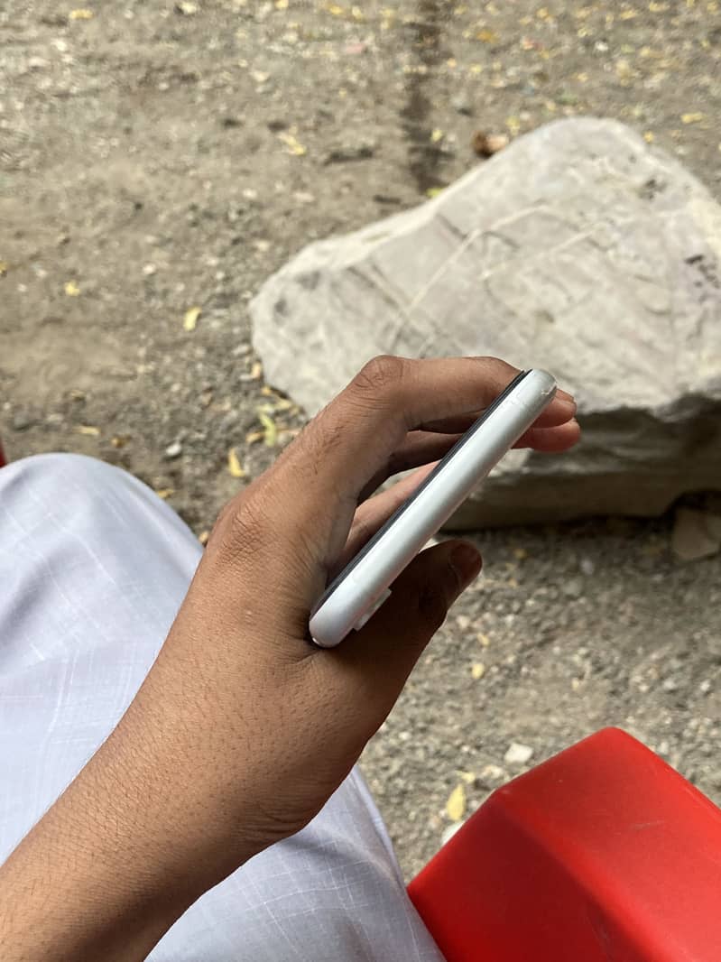 iPhone XR 3