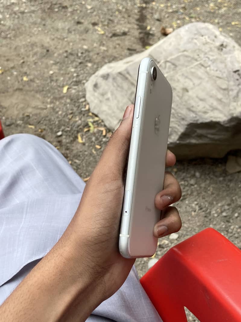 iPhone XR 5