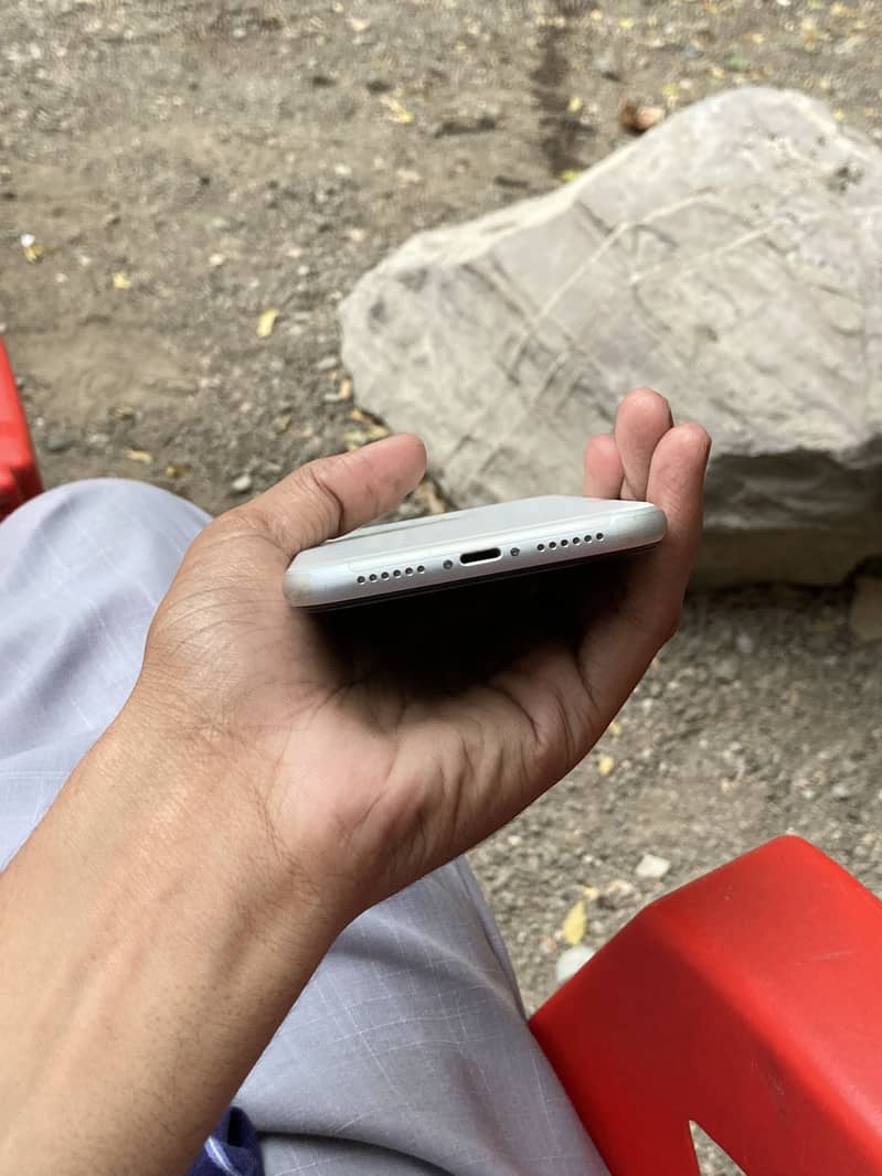 iPhone XR 6