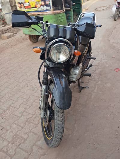 YBR 125G All ok ha orignal slancer mill jay ga all documents avaible