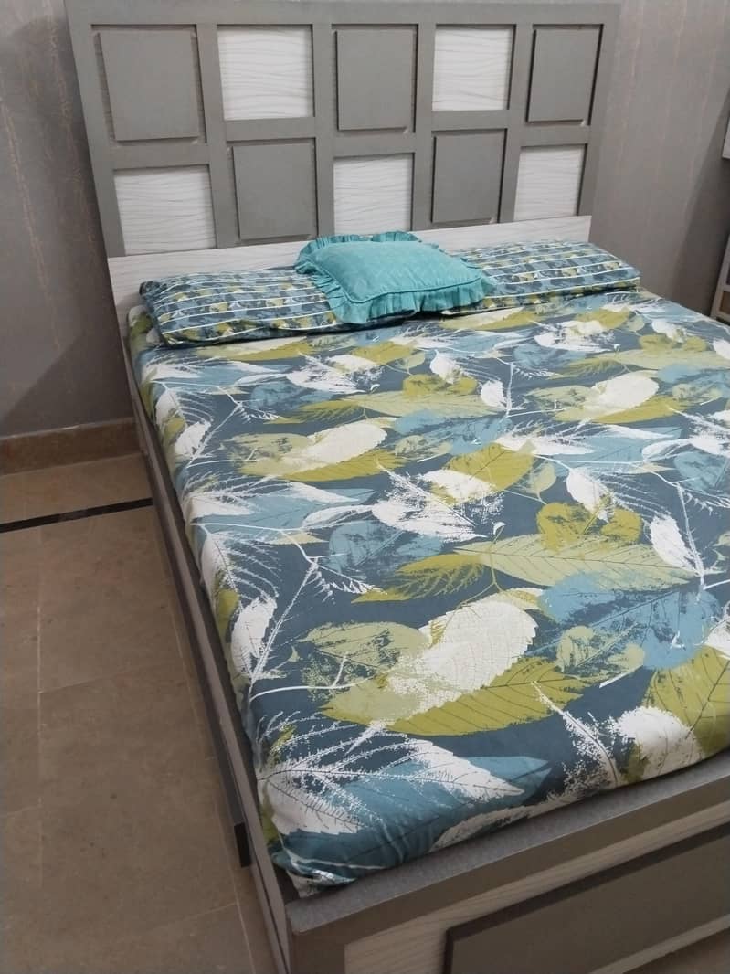 Bed with drawer 0