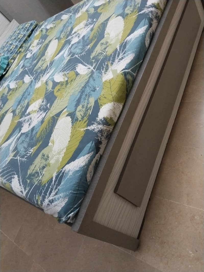 Bed with drawer 1