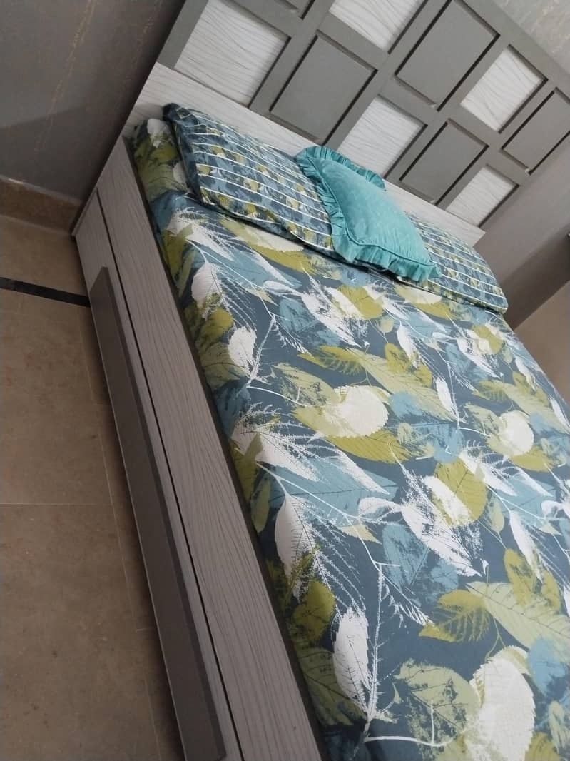 Bed with drawer 4
