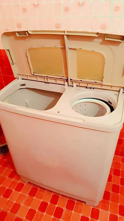 TOYO Semi-Automatic Twin Tub Washing Machine & Spinner