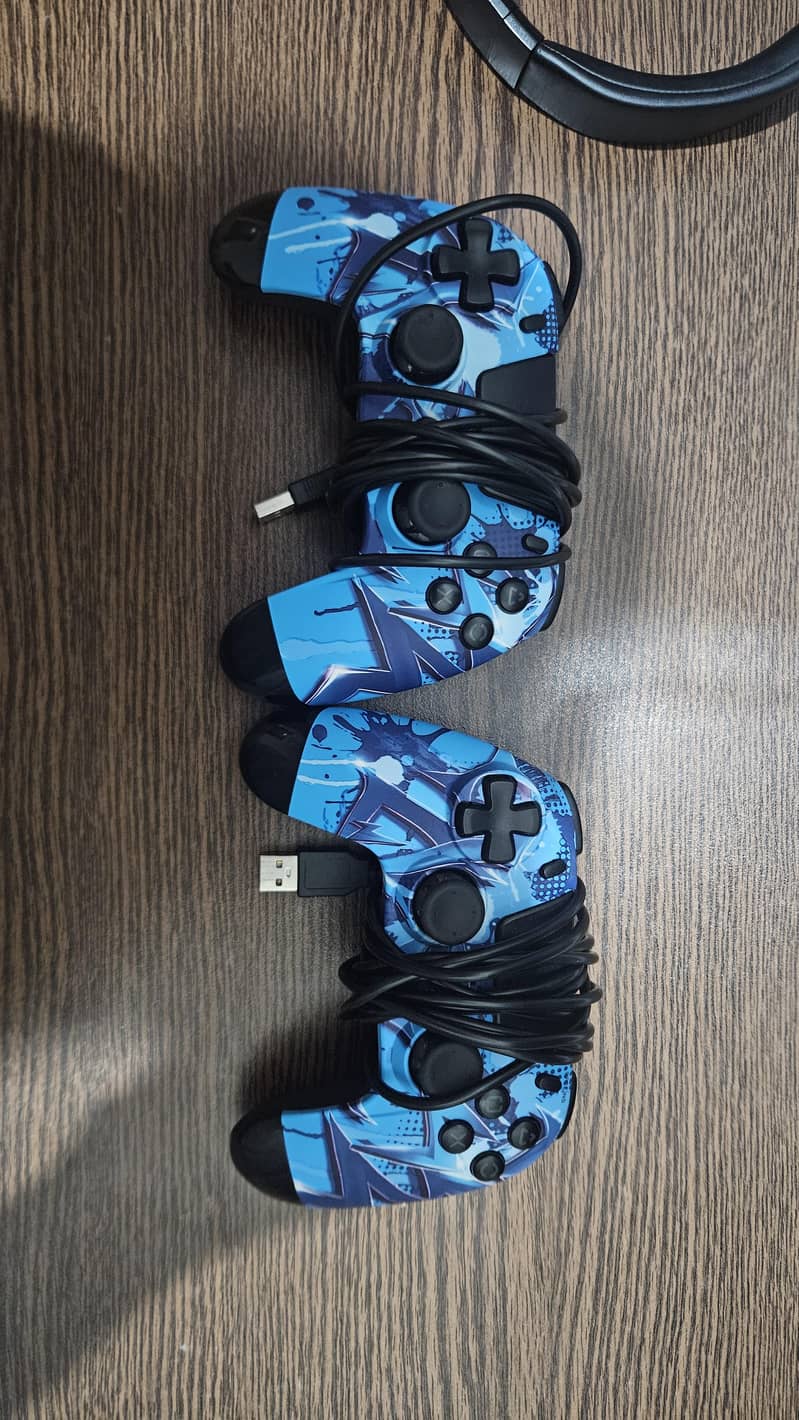 2 wired playstation controller 0