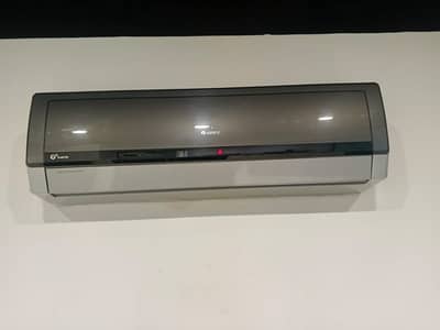 Gree 1.5 Ton Inverter AC – Heat & Cool – 18000 BTU