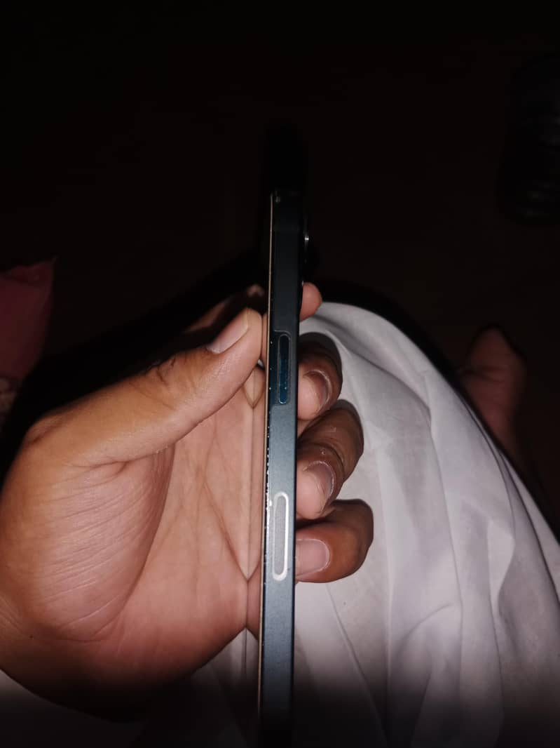 Apple iPhone 13 4