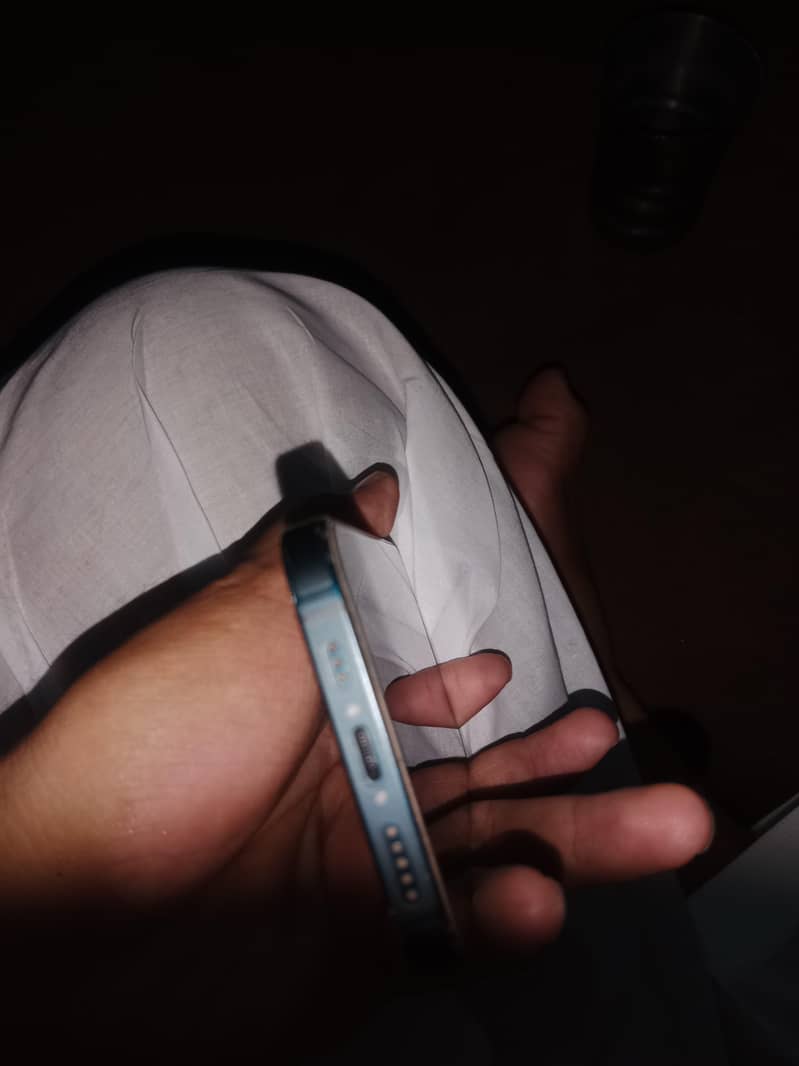 Apple iPhone 13 5