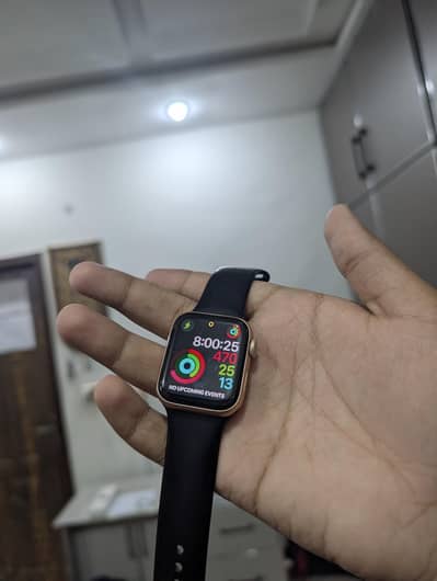 Apple Watch series 5 40mm GPS With Box