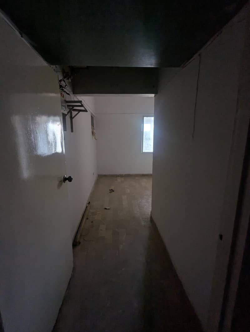 flat in unit 6 3