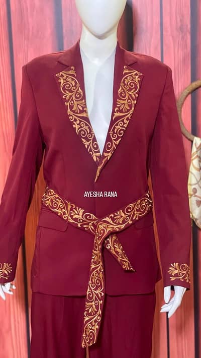 MAROON EMBROIDERED PENT COAT