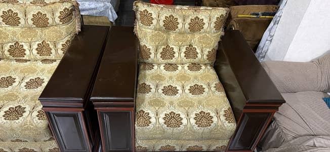 5 seater sofa set and one centre table