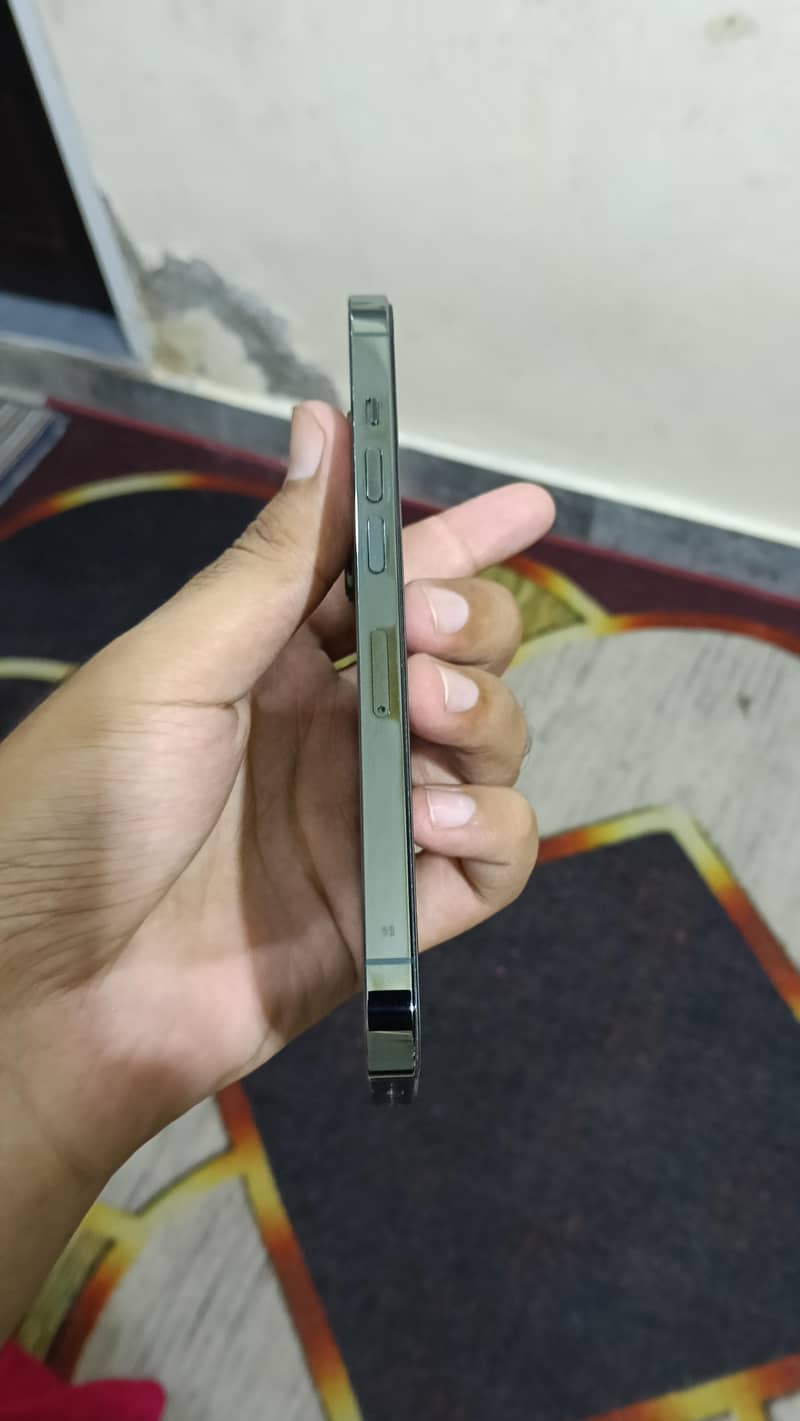 Apple iPhone 13 Pro 2