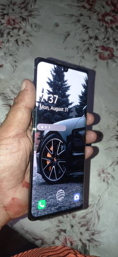 lg valvet 5G mobile phone main koi masla Nahi hy paso ke zarort hain