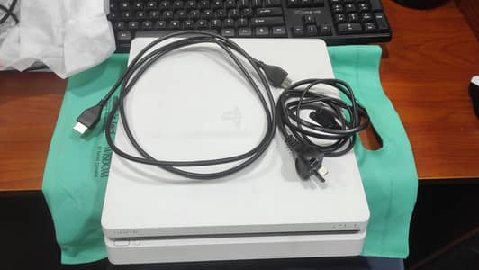 Sony PS4 slim 1tb playstation seeld device