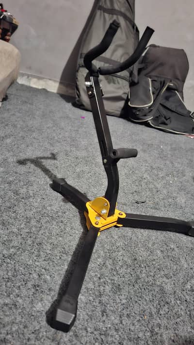 hercules saxophone stand