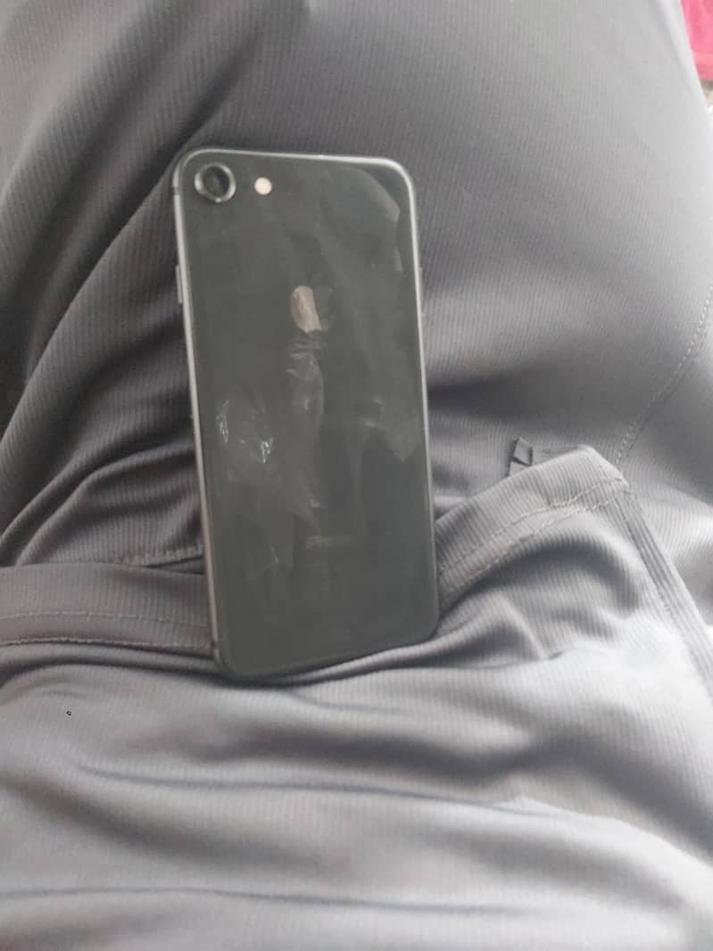 Apple iPhone 8 1
