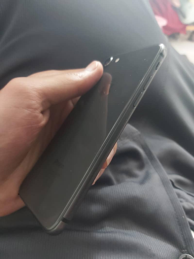 Apple iPhone 8 3