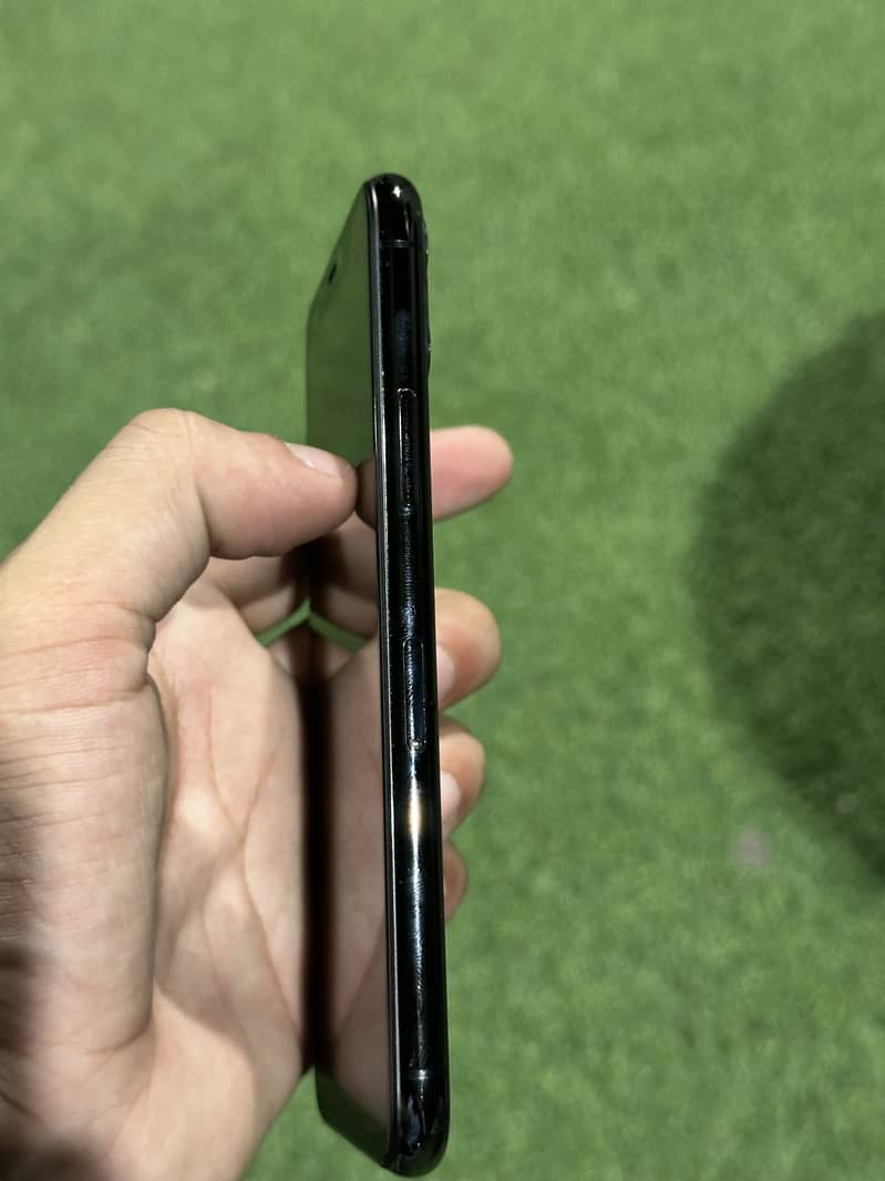 iPhone 11 Pro 4