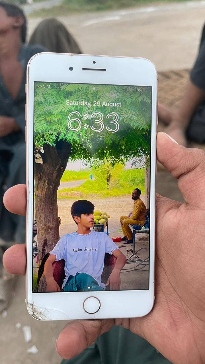 Apple iPhone 8 Plus 1