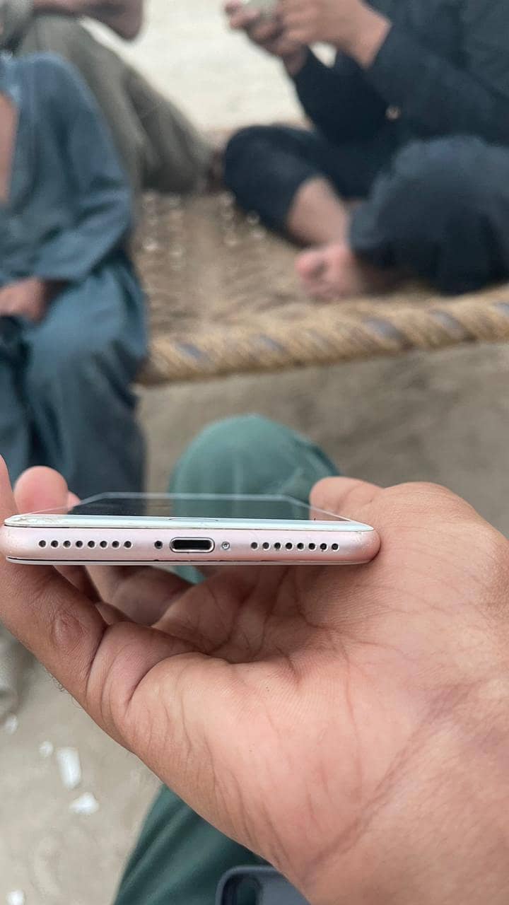 Apple iPhone 8 Plus 4