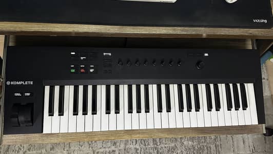 Native Instruments- Komplete Kontrol A49 - MIDI Controller