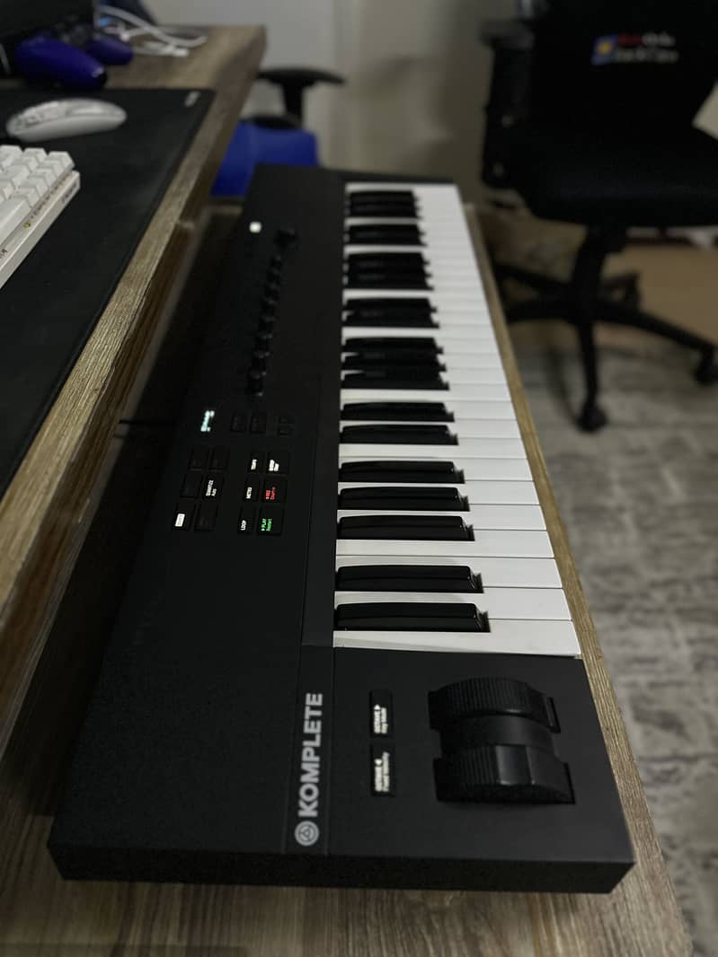 Native Instruments- Komplete Kontrol A49 - MIDI Controller 1