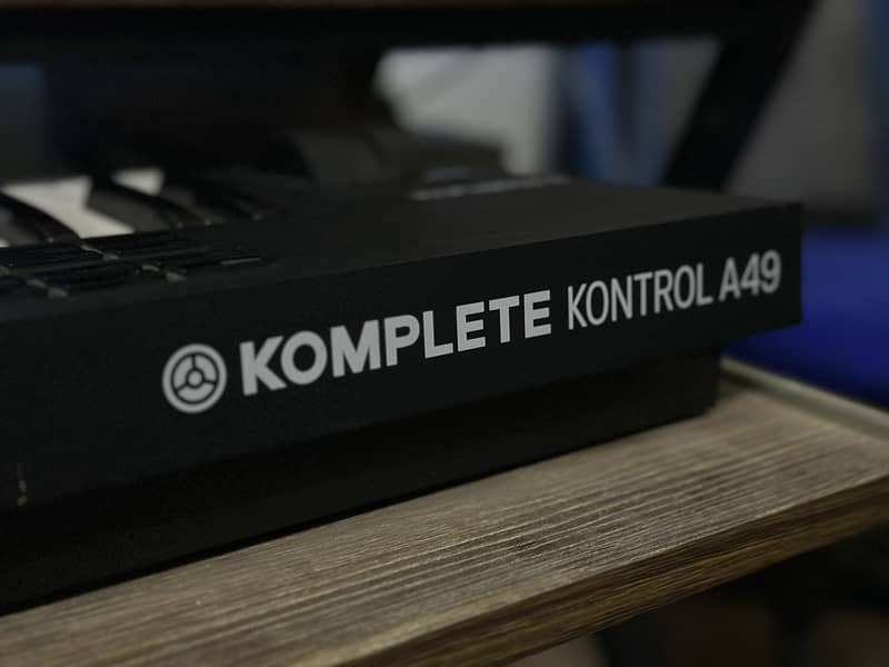 Native Instruments- Komplete Kontrol A49 - MIDI Controller 6