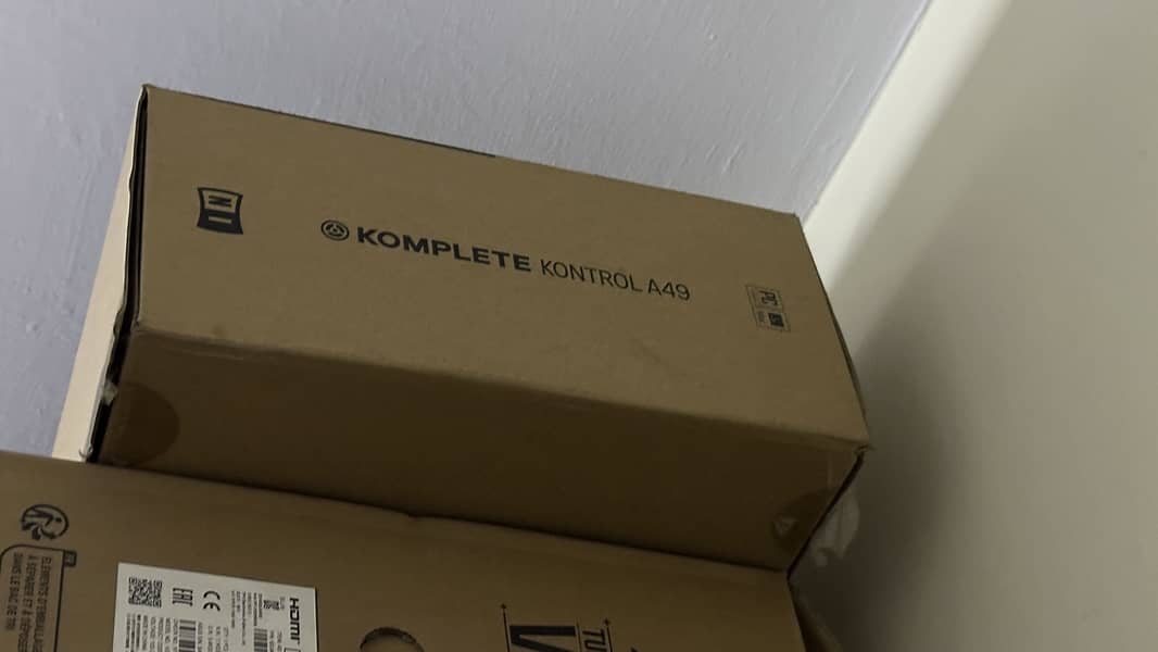 Native Instruments- Komplete Kontrol A49 - MIDI Controller 8
