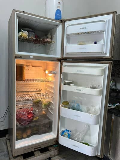 Dawlance Jumbo Size Refrigerator – Excellent Working Condition