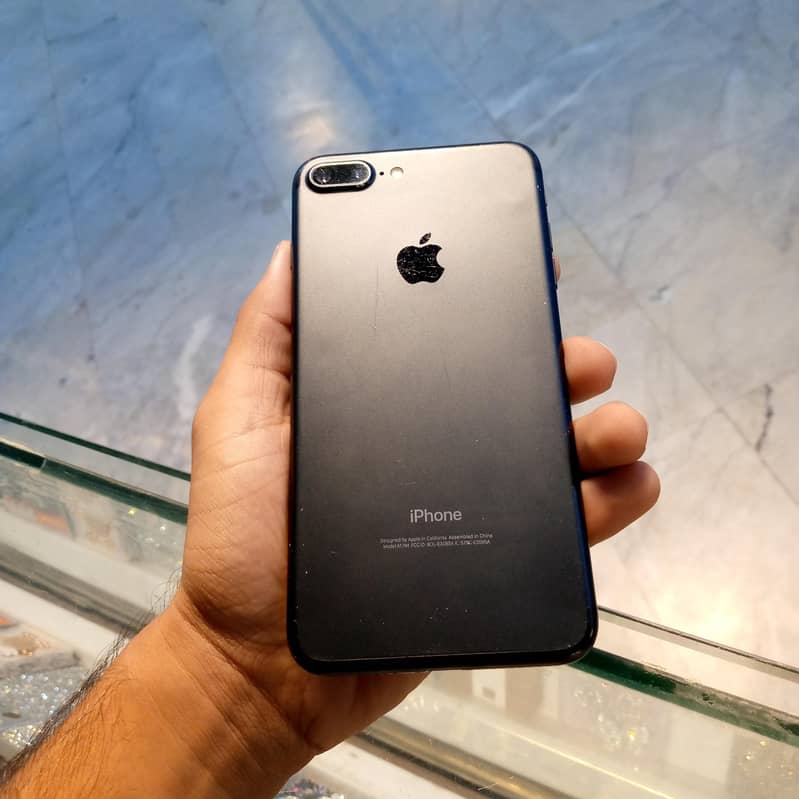 Apple iPhone 7 Plus 2