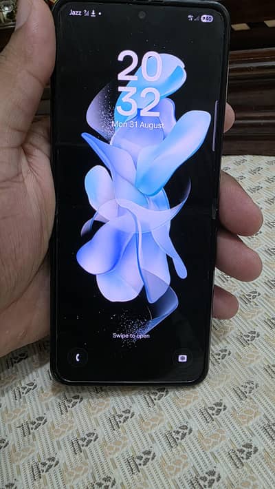 Samsung Galaxy Z Flip 4 5G – Excellent Condition | Original |