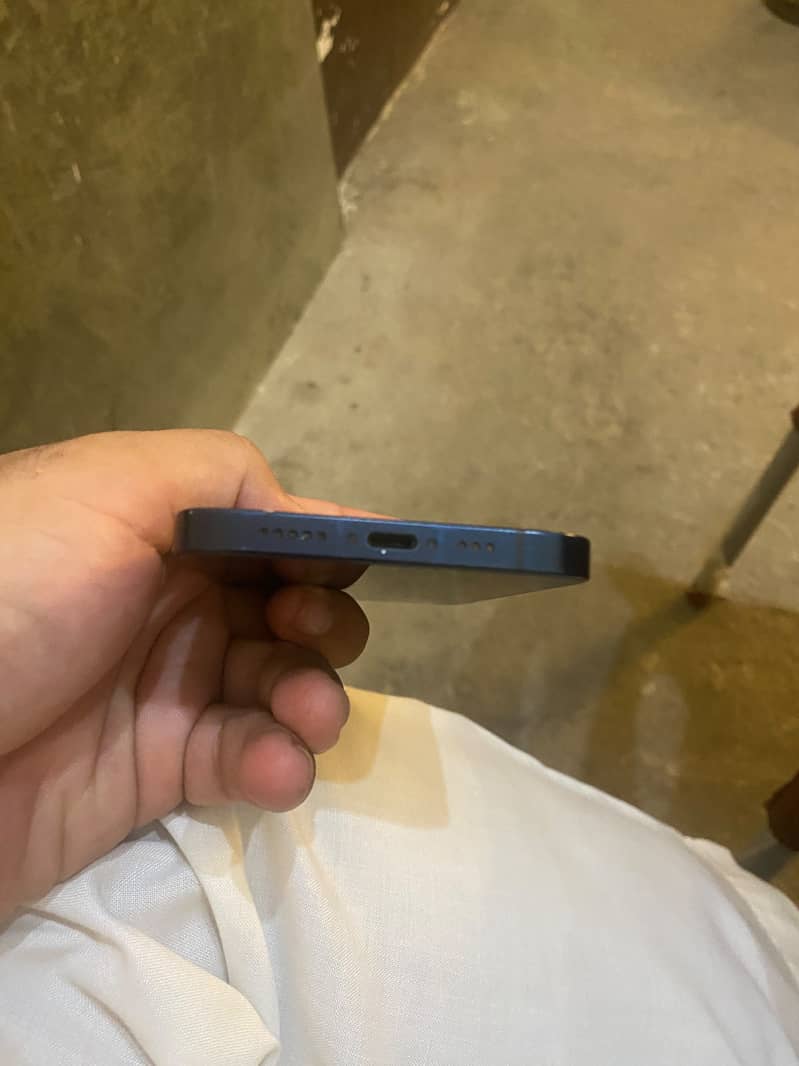 Apple iPhone 12 1