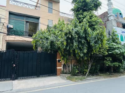 10 Marla House For Sale In Umar Block, Allama Iqbal Town Lahore Prime Location | 60 Feet Wide Road | Excellent Opportunity |
