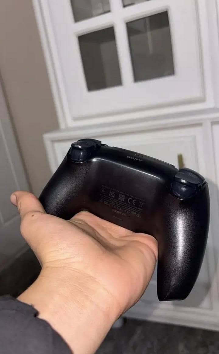 PS5 original controller 3