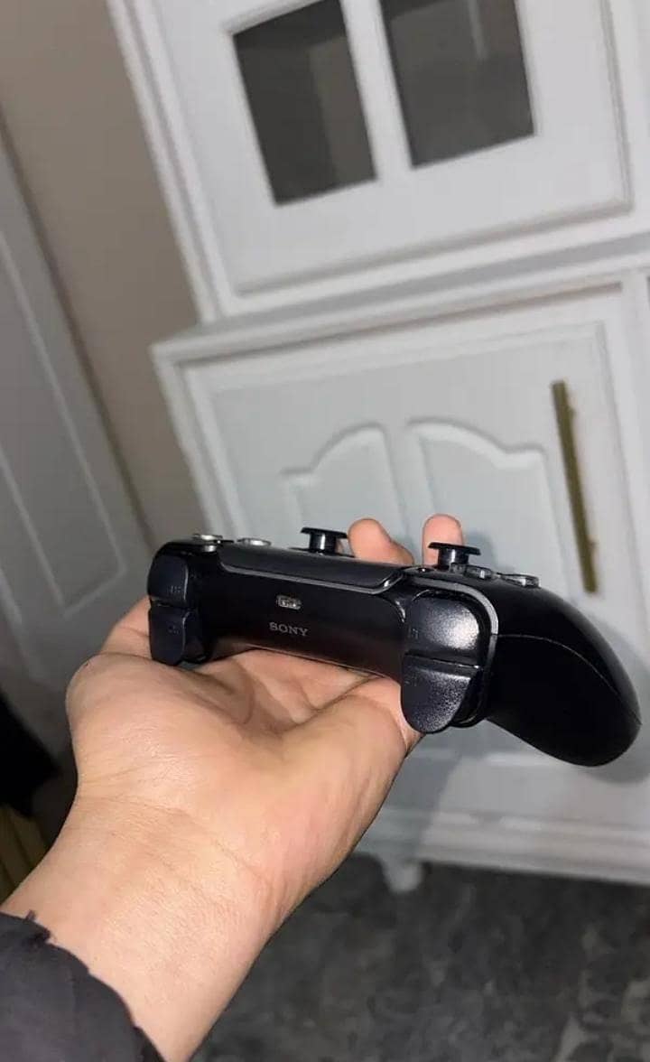 PS5 original controller 4