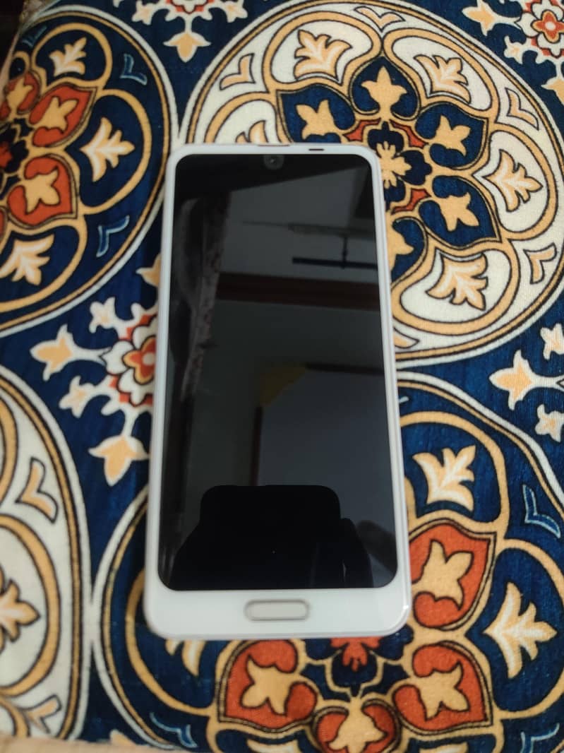 Sharp Aquos R2 0