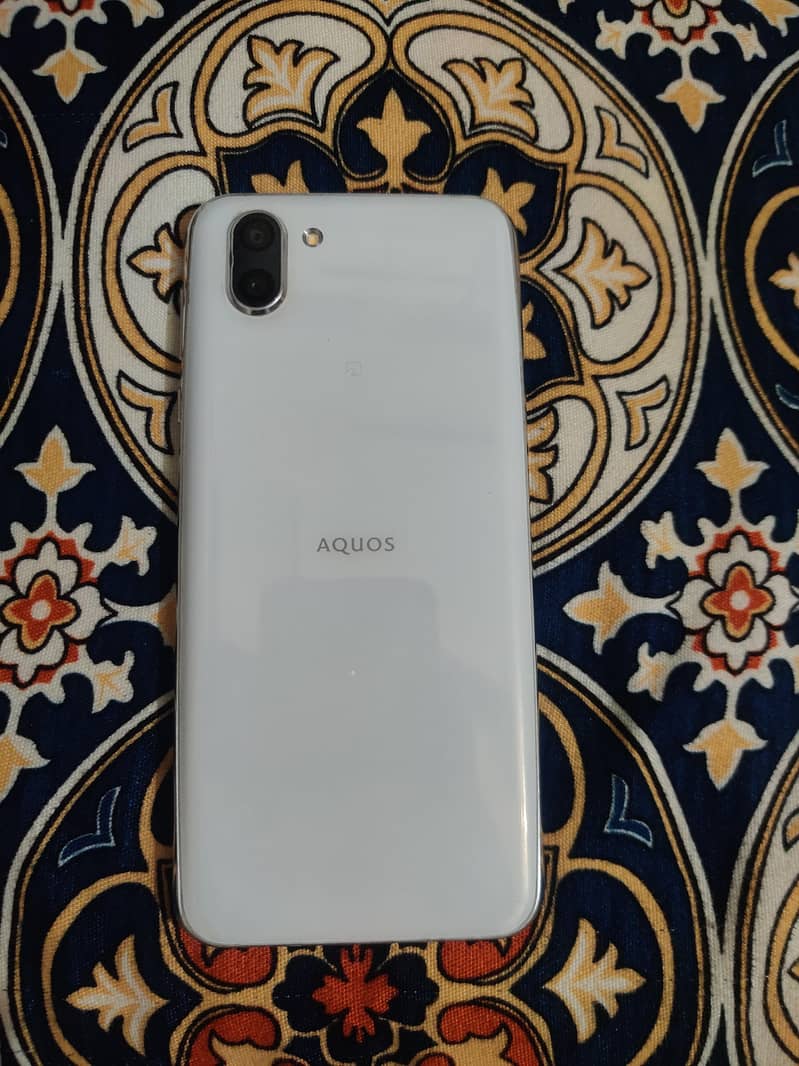 Sharp Aquos R2 1