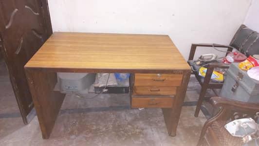 Premium Executive Office Table in Mint Condition – Spacious & Durable