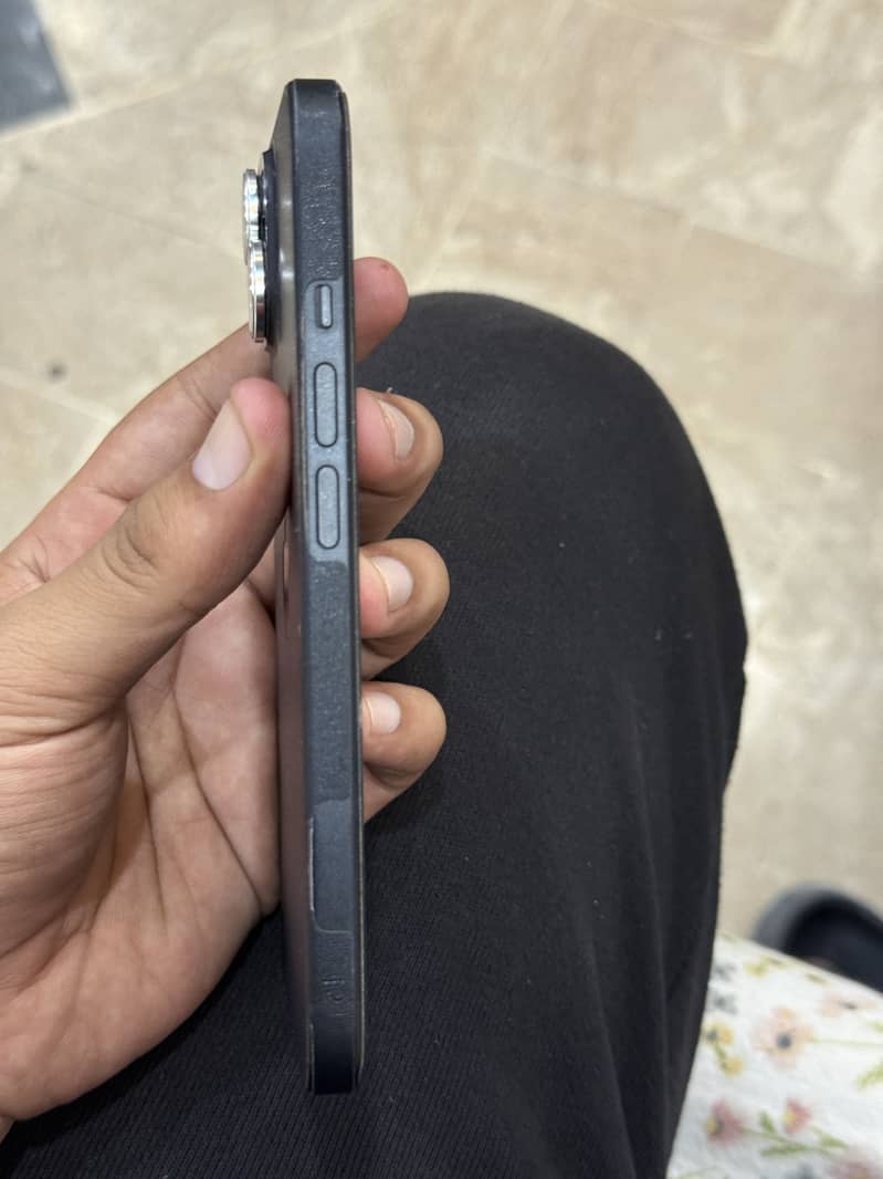 Apple iPhone 15 5