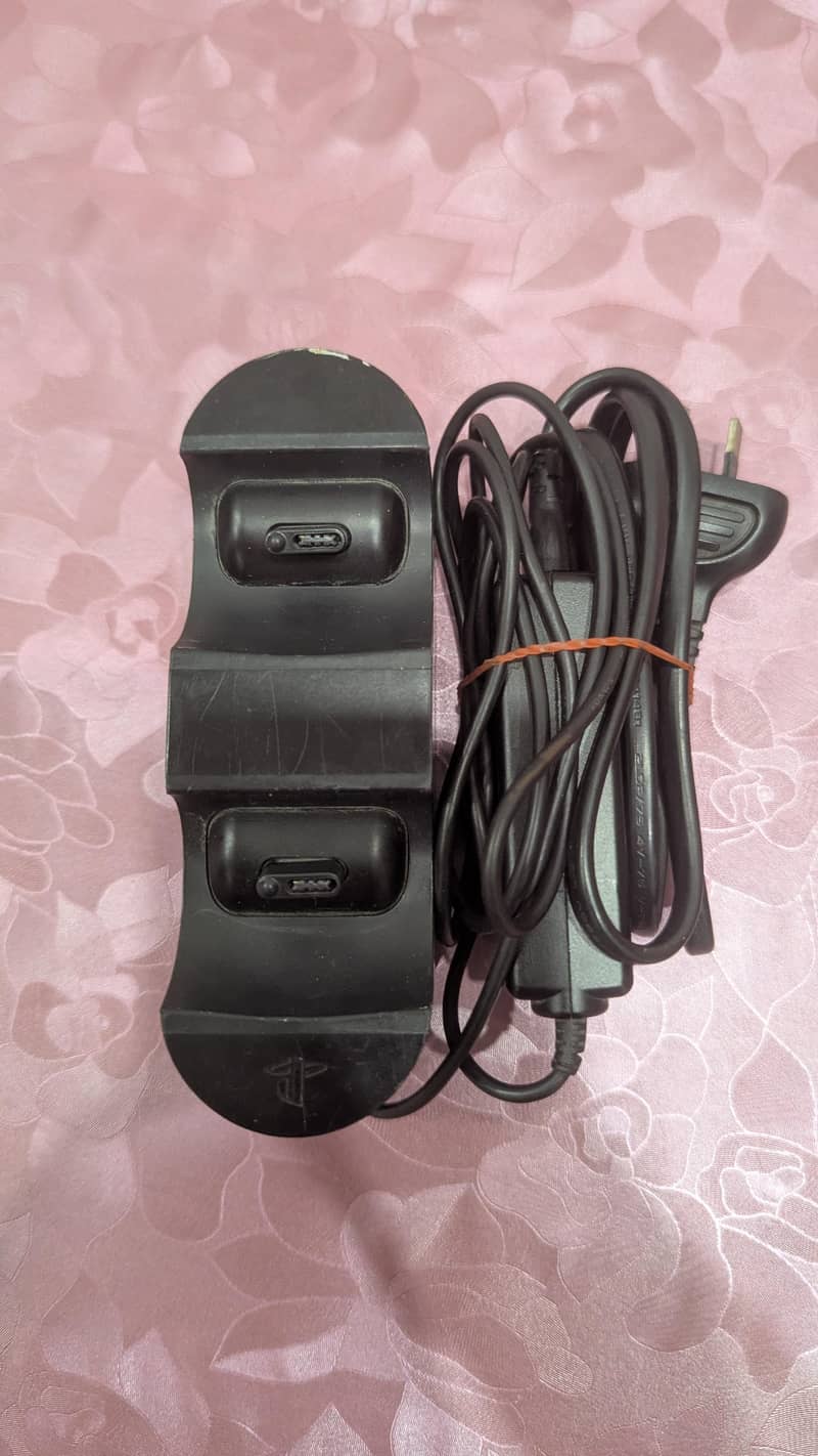 Double Charging dock For PS4 controllers 0