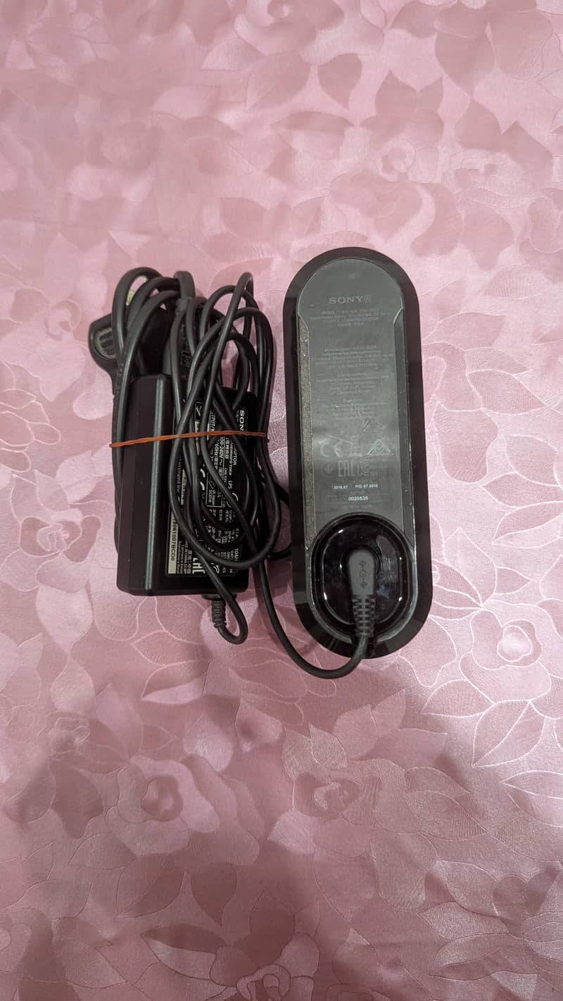 Double Charging dock For PS4 controllers 1